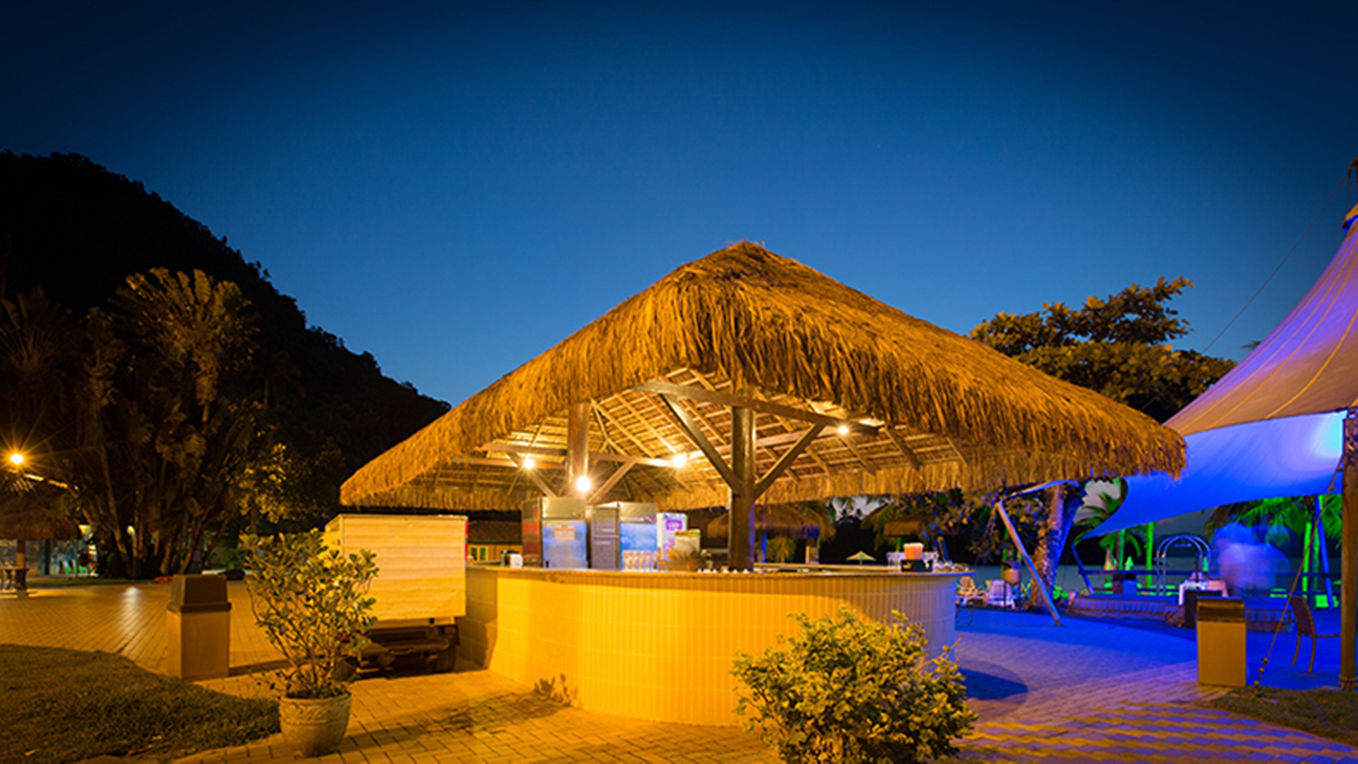 Vila Gale Eco Resort Angra Angra dos Reis Zewnętrze zdjęcie The beach bar at night